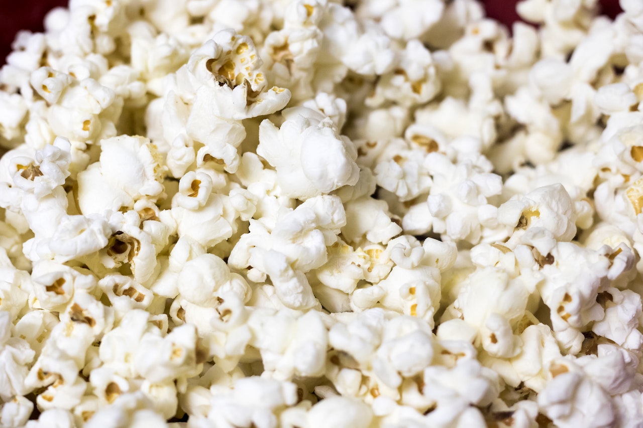 How to Make Delicious Popcorn While Camping